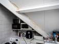 Sporen van lekkage in de keuken van het studentenhuis.