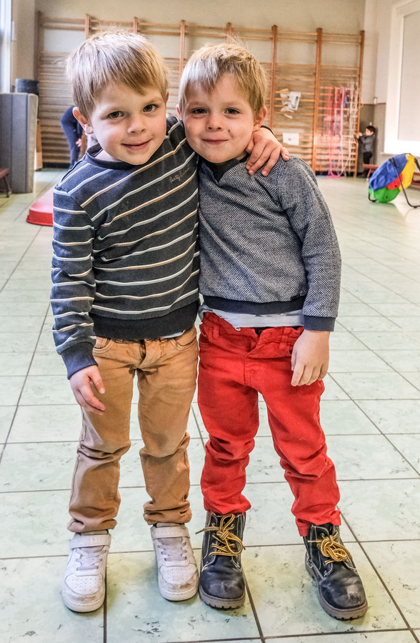 Deze school heeft zes tweelingen in de rangen: “Dubbele pret in élke ...