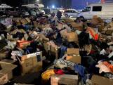 Les dons de vêtements s'accumulent en Pologne, près de la frontière ukrainienne