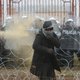 Poolse politie zet waterkanon en traangas in tegen migranten