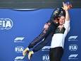 Rico Verhoeven tilt Max Verstappen de lucht in.