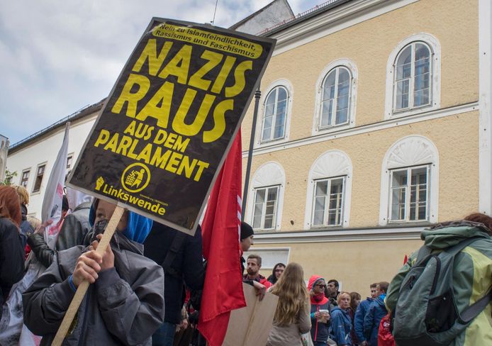 Een protest tegen nazisme voor het huis aan de de Salzburger Vorstadt 15.