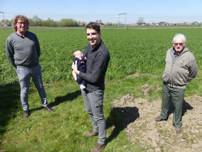 Niels Kints met baby Remi, grootvader Guy en overgrootvader Roland.