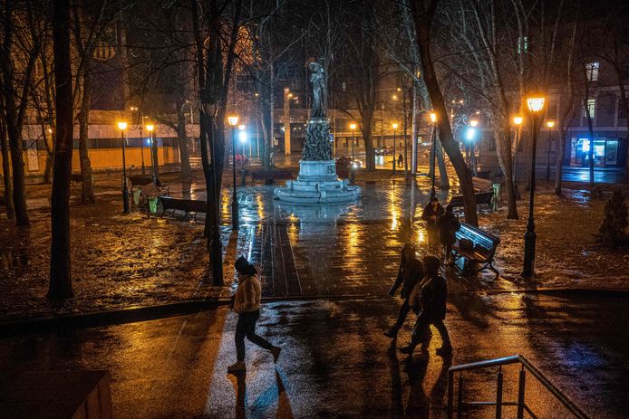 Una luce nel buio nel centro di Kharkiv.