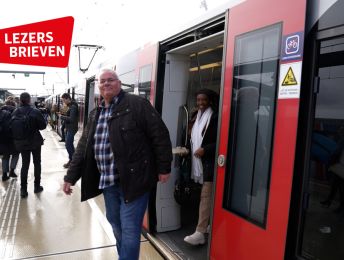 ‘Waarom is de metro niet gratis voor alle senioren in heel de Rijnmond?’