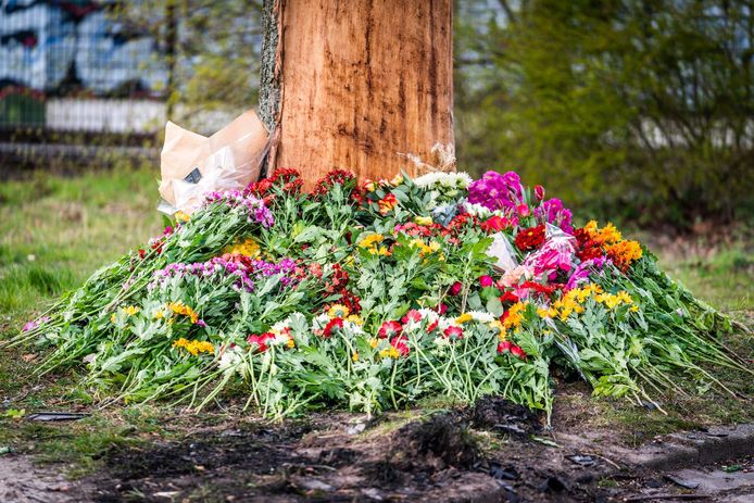 Bloemen op plek van dodelijk ongeval in Eindhoven