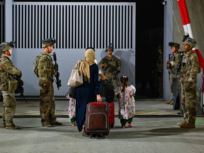 Taliban staan niet langer toe dat Afghanen naar luchthaven gaan, Biden houdt vast aan 31 augustus als deadline voor terugtrekking