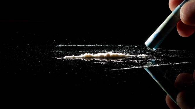 Is cocaïne het nieuwe normaal bij jongeren? Liam en Emma getuigen: "Je vraagt me beter wie het niét doet" 