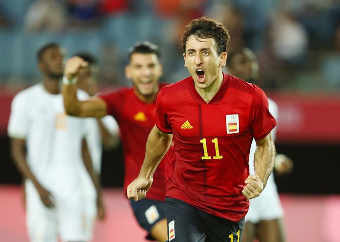 Mikel Oyarzabal maakt de winnende goal.