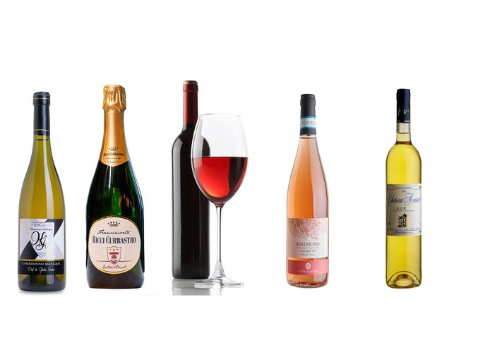 Van links naar rechts: droge witte wijn, schuimwijn, rode wijn, rosé en zoete witte wijn.
