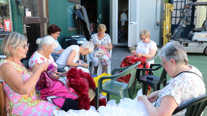 Veertien naaisters maken 400 kostuums voor openluchtspektakel aan het Donkmeer 