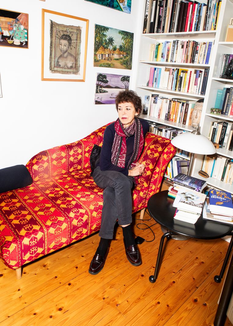 ‘Wij rookten allemaal hasj, het waren de sixties, hè. Maar ik ben nooit verslaafd geweest. Uiteindelijk bleef ik toch het gedisciplineerde kostschoolmeisje.’ Beeld Hilde Harshagen