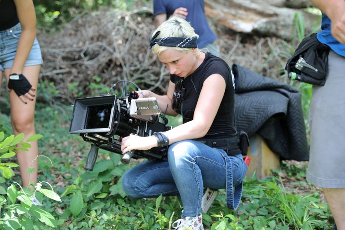 Cameraregisseur Halyna Hutchins werd op de set per ongeluk doodgeschoten door acteur Alec Baldwin.