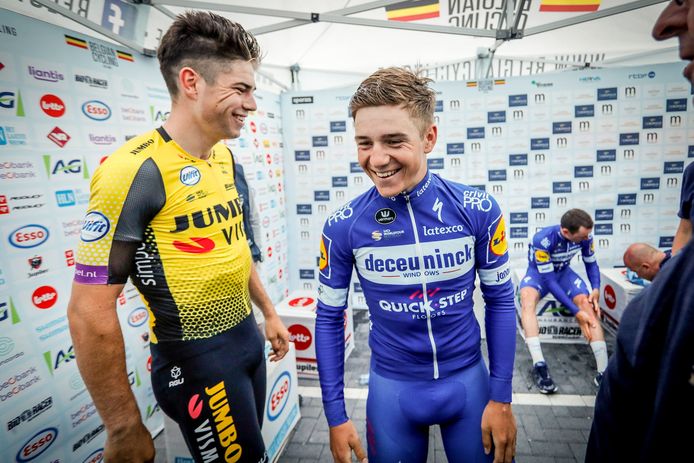 Wout van Aert en Remco Evenepoel na het BK Tijdrijden in 2019