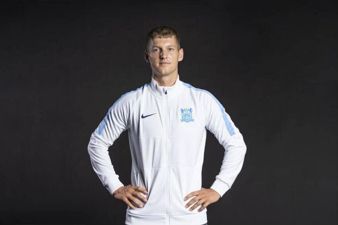 Niels van Sundert in het trainingspak van Guangzhou R&F.