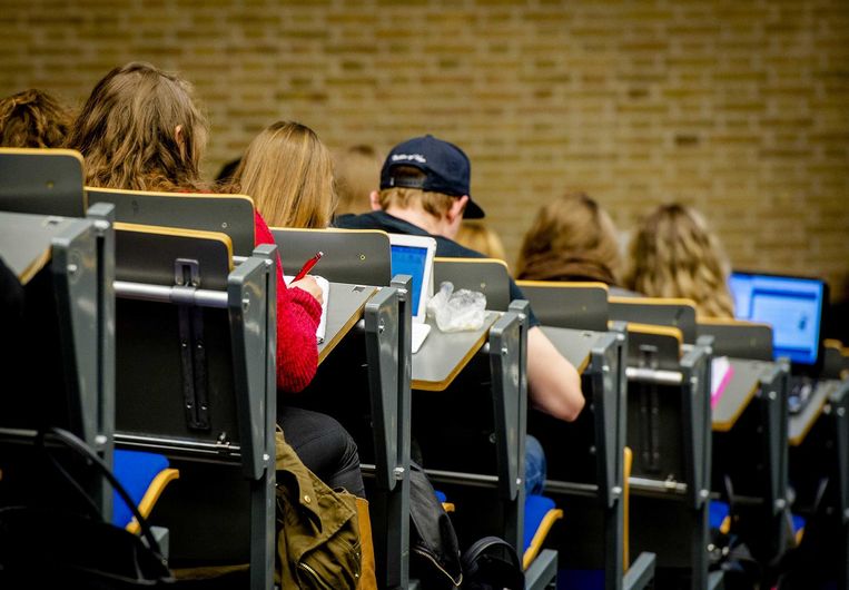 Studenten in een collegezaal van Tilburg University. Beeld anp