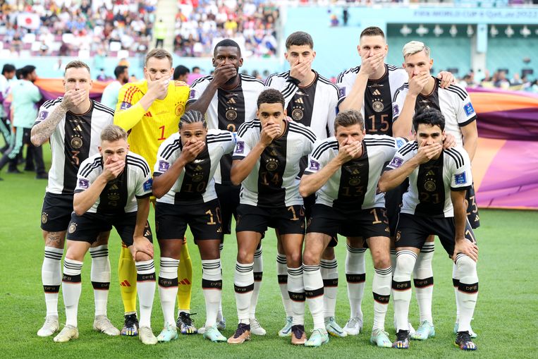 Duitse elftal maakt statement tegen verbod OneLoveband, KNVB ziet af