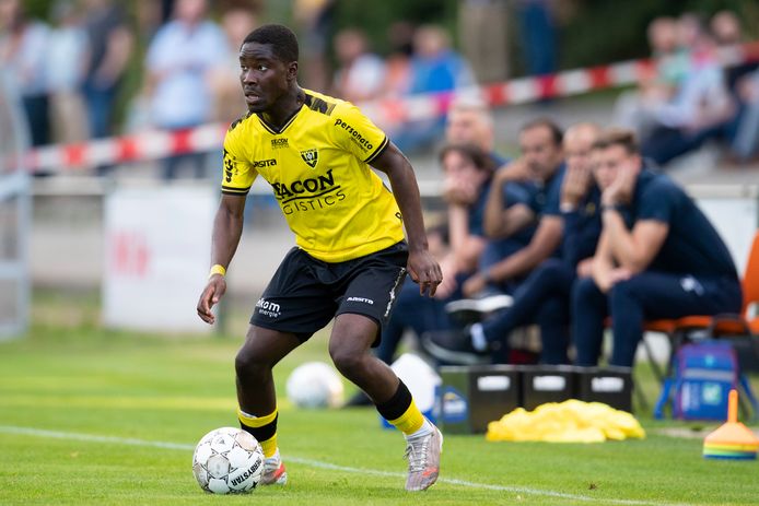 TOP Oss haalt nieuwe linksback Yannick Leliendal binnen | Sport | bd.nl