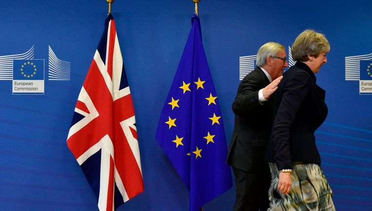 Juncker en May moesten uiteindelijk meedelen dat ondanks 'aanzienlijke vooruitgang' geen volledig akkoord was bereikt. Beeld afp
