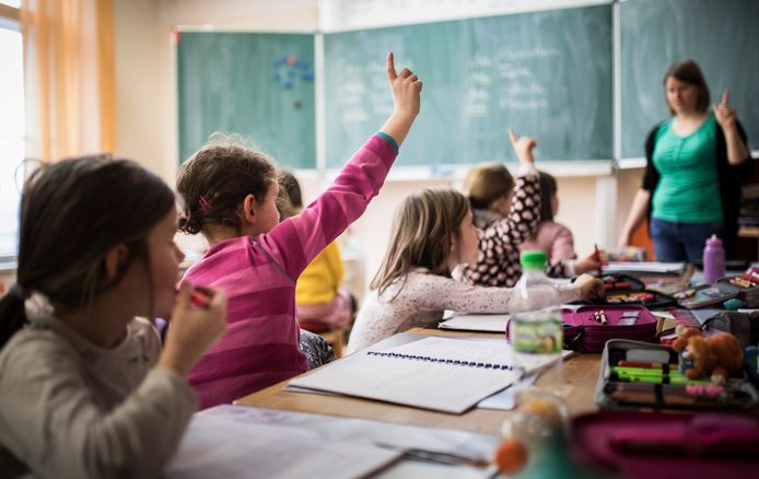 Een hoger salaris moet leraren naar achterstandsscholen trekken.