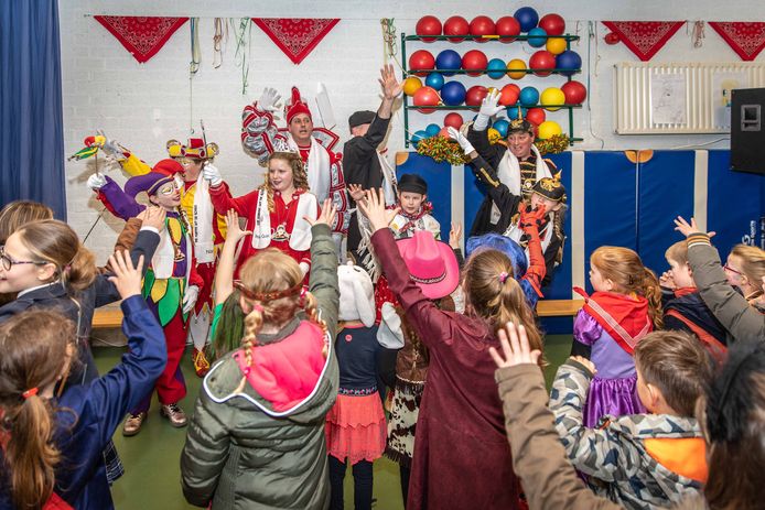 Carnaval op de Sint Anthoniusschool in Oud-Vossemeer.