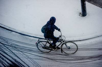 Winterband in trek bij glibberende e-bike-fietsers