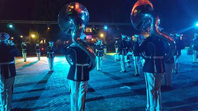 Taptoe Nuland met vijf Brabantse korpsen en vijf majorettes van eerste uur