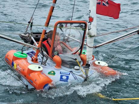 Traversée de l'Atlantique: son minuscule voilier prend l'eau après quelques heures