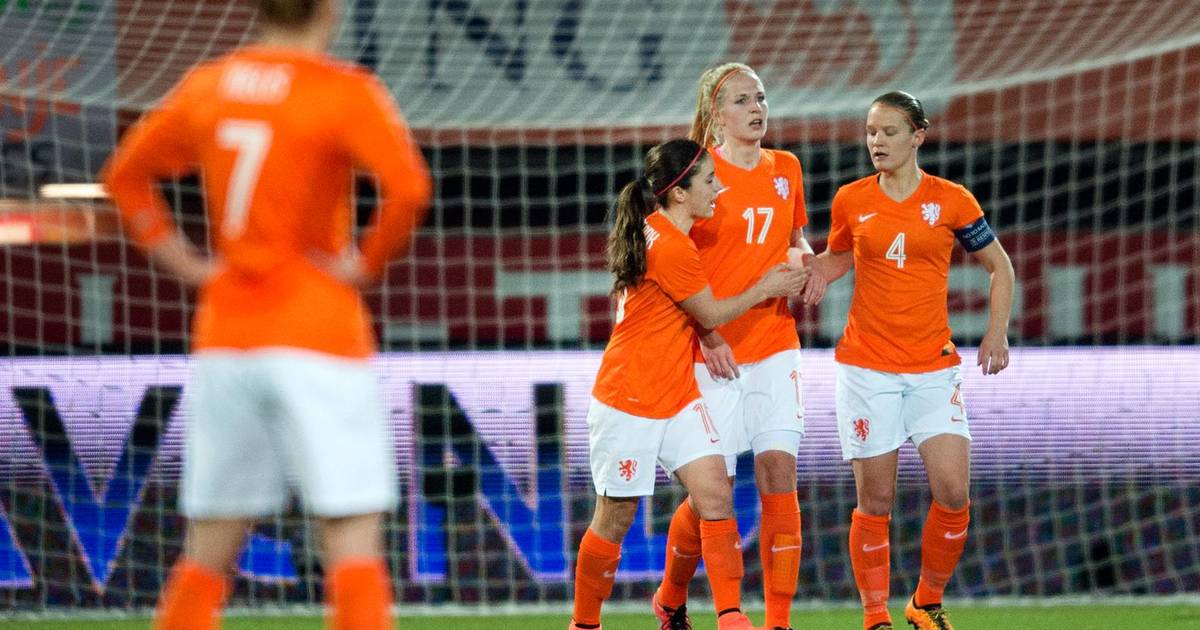 Nederlandse vrouwen oefenen tegen IJsland en Japan Nederlands voetbal AD.nl