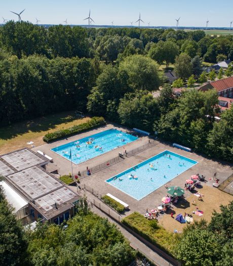 Waarom zijn de zwembaden in Swifterbant en Biddinghuizen nog dicht? ‘Mensen kijken er reikhalzend naar uit’ 