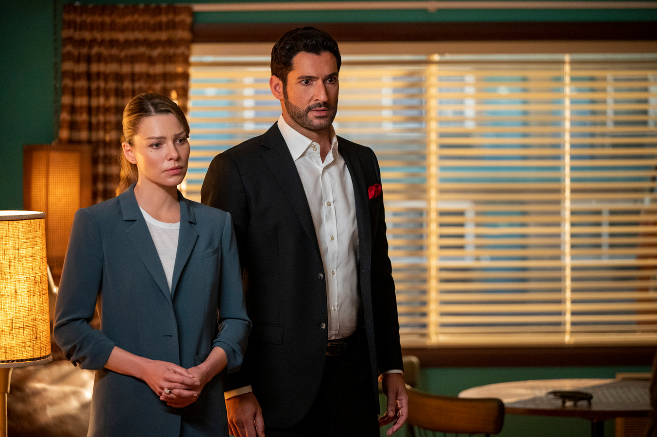 Lauren German en Tom Ellis in het laatste seizoen van Lucifer.