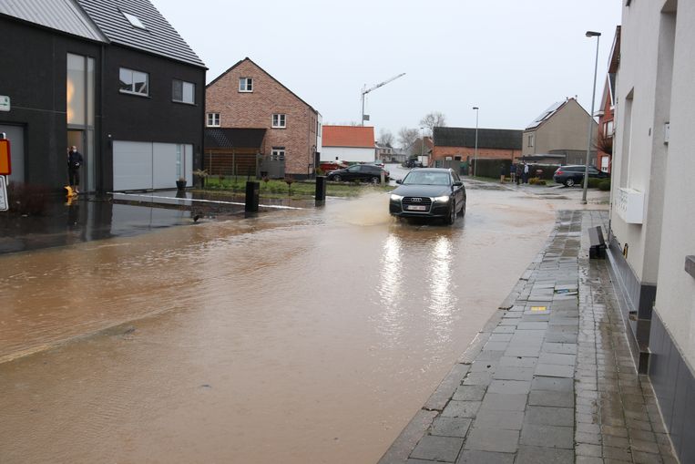 Onder meer Lebeke en de Edestraat in Haaltert kregen het zwaar te verduren. Beeld Koen Baten
