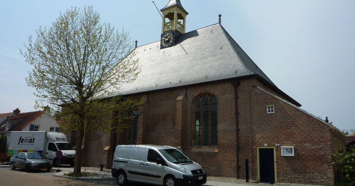 Bewoners en dorpsraad Retranchement 'furieus' over kerkklok