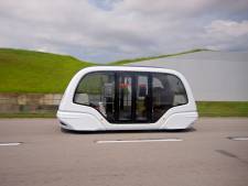 Onbemande Parkshuttle zoeft later over de weg dan gepland