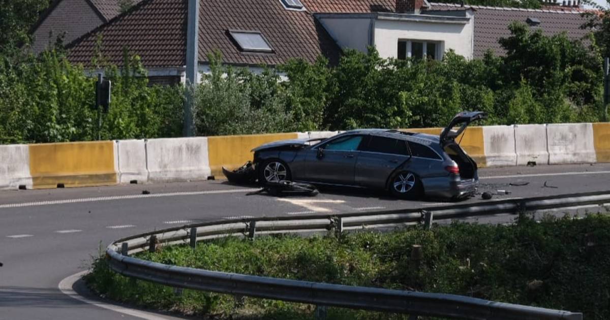 66jarige man overleden bij zware crash op afrit E40 slachtoffer droeg