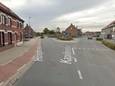 Het ongeval deed zich voor aan de rotonde van de Kapelleriestraat met de Hospitaalstraat in Staden.