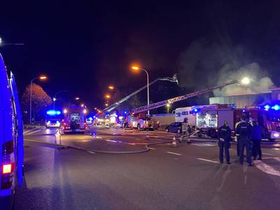 Hevige brand verwoest garage van kraanverhuurbedrijf Danneels in Drongen