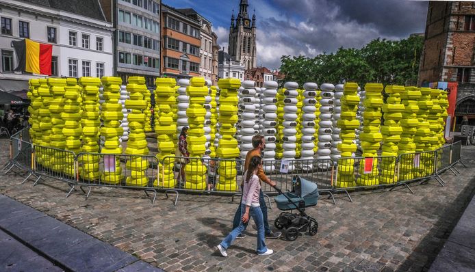 Het kunstwerk Happy Together, van Zuid-Koreaans kunstenaar Choi Jeong-Hwa, was te bewonderen tijdens het kunstenfestival Paradise Kortrijk