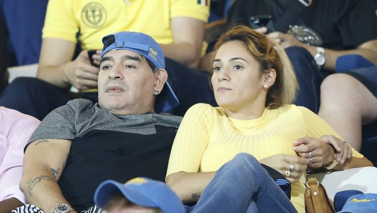 Maradona en zijn vriendin Beeld anp