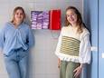 Marthe Bellekens en Linne Van Hove, leerlingen van het Heilig Hart van Maria,  stellen menstruatieproducten voor
