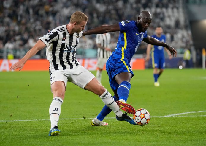 Romelu Lukaku face à Matthijs de Ligt au match aller