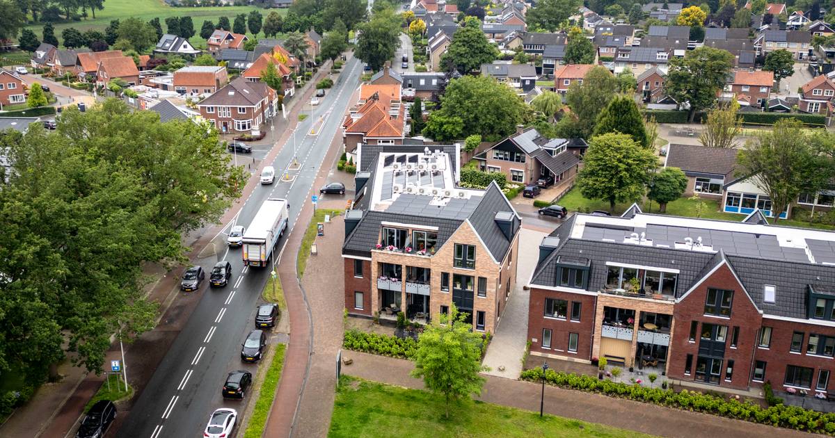 Raad Dinkelland wil niet langer wachten: Maatregelen nodig op deze drukke en gevaarlijke straat in W