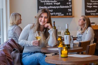 Deirdre drinkt niet meer na hersenschudding: ‘Als je alcoholvrij wil proeven, doe dat dan als eerste