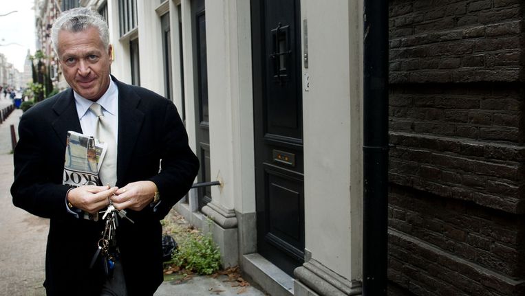 Moszkowicz komt aan bij zijn kantoor, nadat hij uit zijn ambt is gezet, eind oktober. Beeld ANP