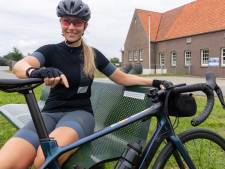Meer aandacht voor vrouwenwielrennen begint bij het Anna van der Breggen-bankje in Hasselt: ‘Hier kun je erbij stilstaan’