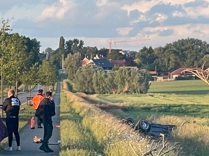 Bij een ongeval langs de Briekestraat in Zonnebeke raakten drie twintigers gewond.