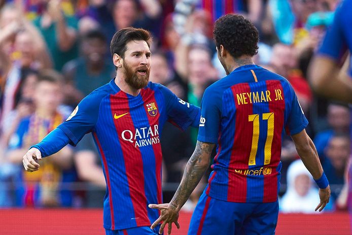 Neymar (r) samen met Lionel Messi tijdens hun periode bij FC Barcelona.