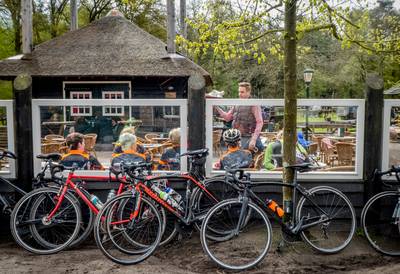 In den Bockenreyder in Esbeek onbereikbaar door het hoge water in de Reusel