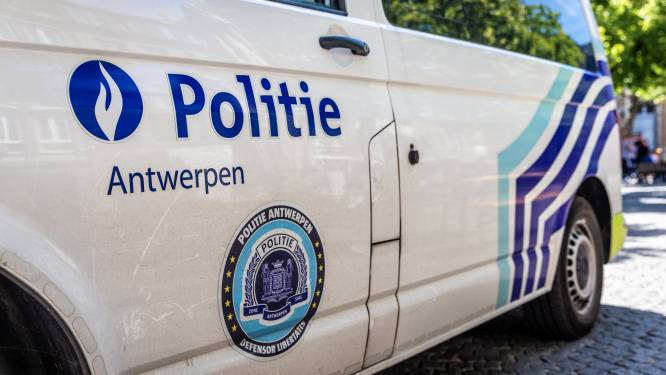 Politietoezicht in Stuivenbergwijk levert gestolen voertuigen op
