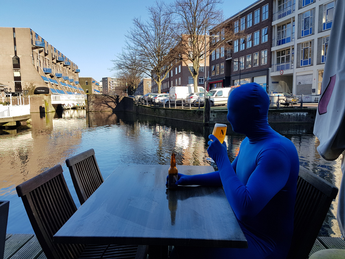 Een zin astronomie eend Wat doet dat blauwe mannetje bij de Rotte? | Foto | AD.nl